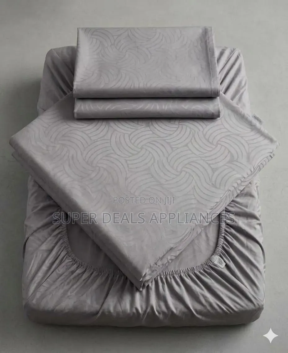A Set of Pure Cotton Fitted Bedsheet