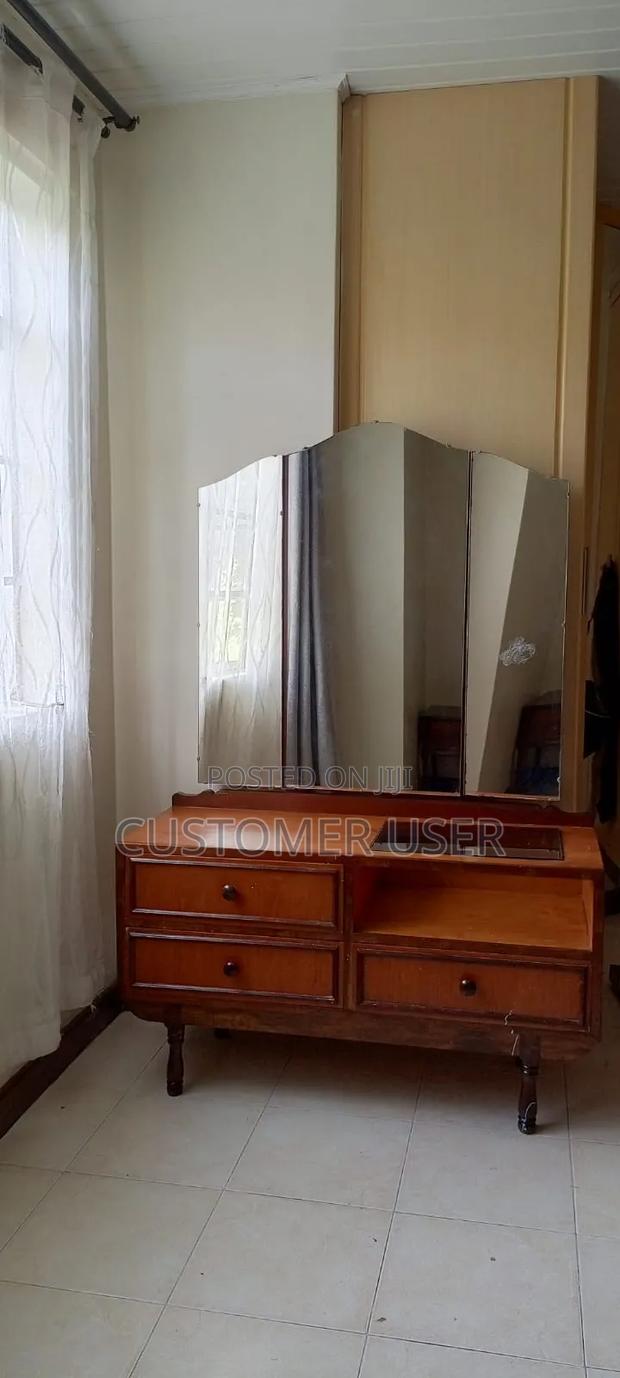 Dressing Table With Retractable Mirrors - main view
