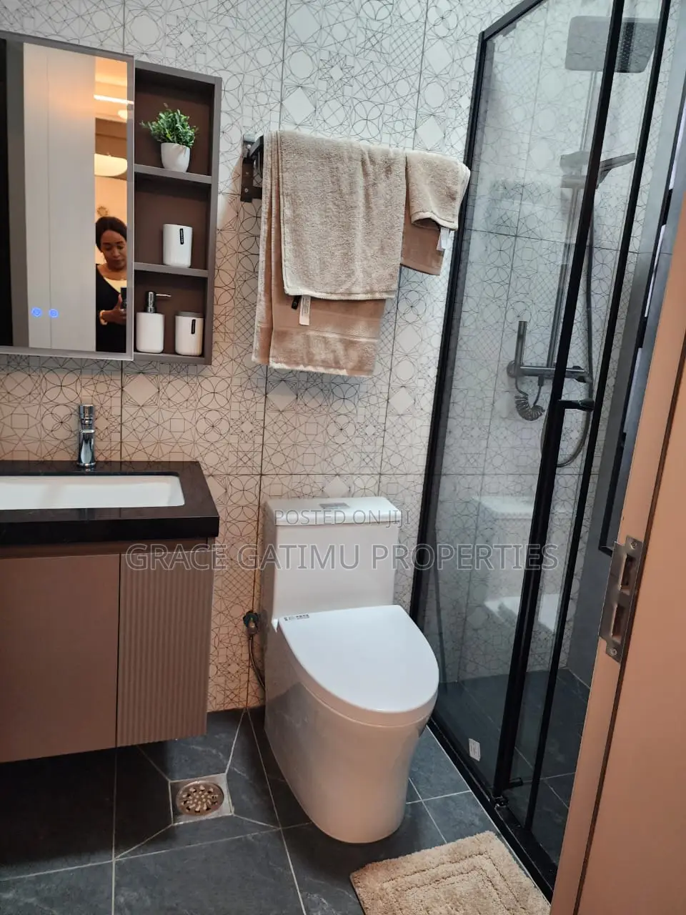 3bdrm Apartment in Mogotio Oak, Raphta Road Area for sale