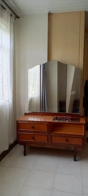 Dressing Table With Retractable Mirrors