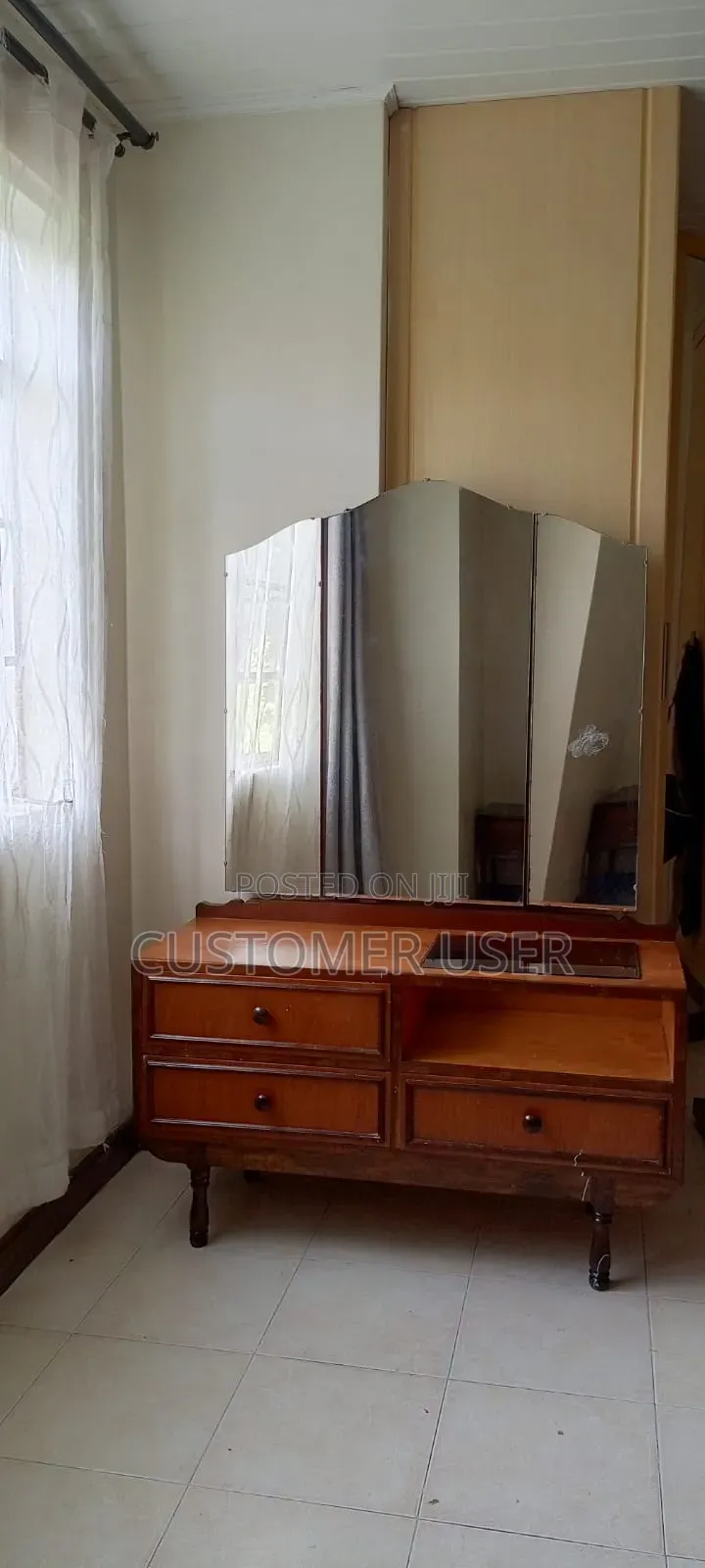 Dressing Table With Retractable Mirrors