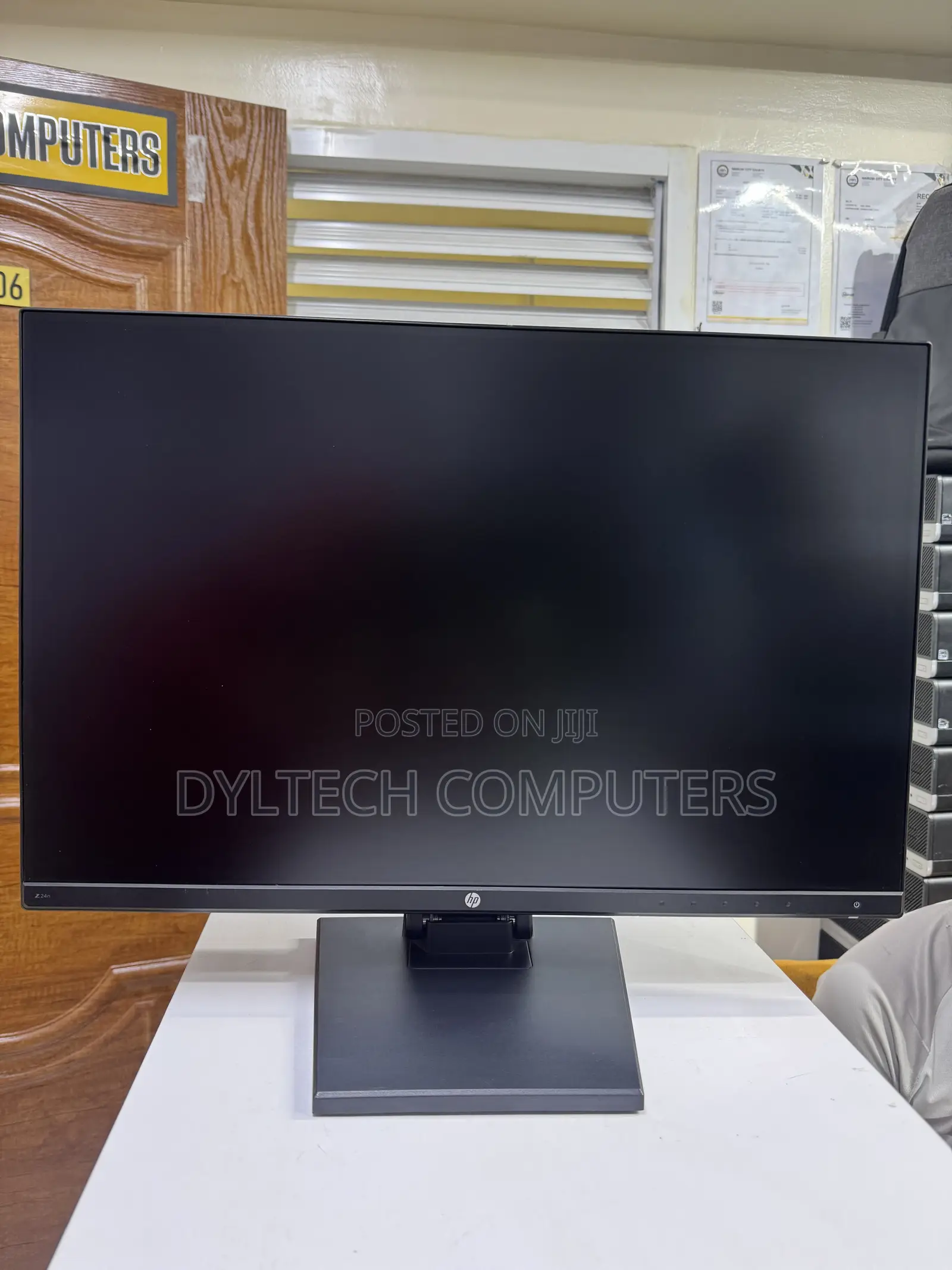 HP Z24n Monitor