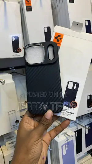Spigen MagFit Case for iPhone 17 Pro a Black Woven Aramid Fiber