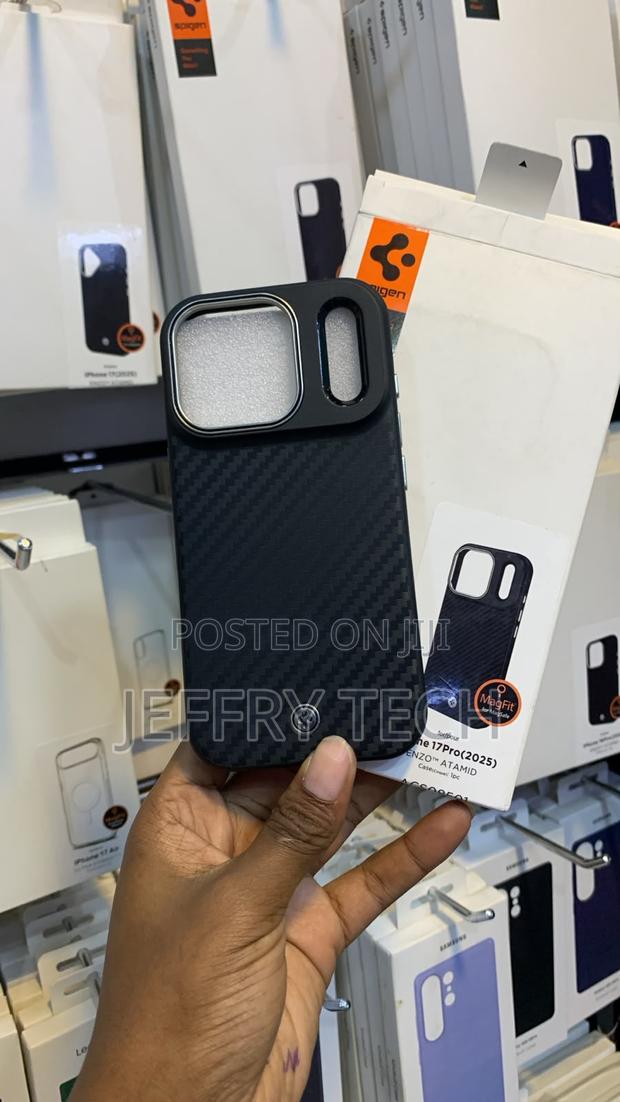Spigen MagFit Case for iPhone 17 Pro a Black Woven Aramid Fiber