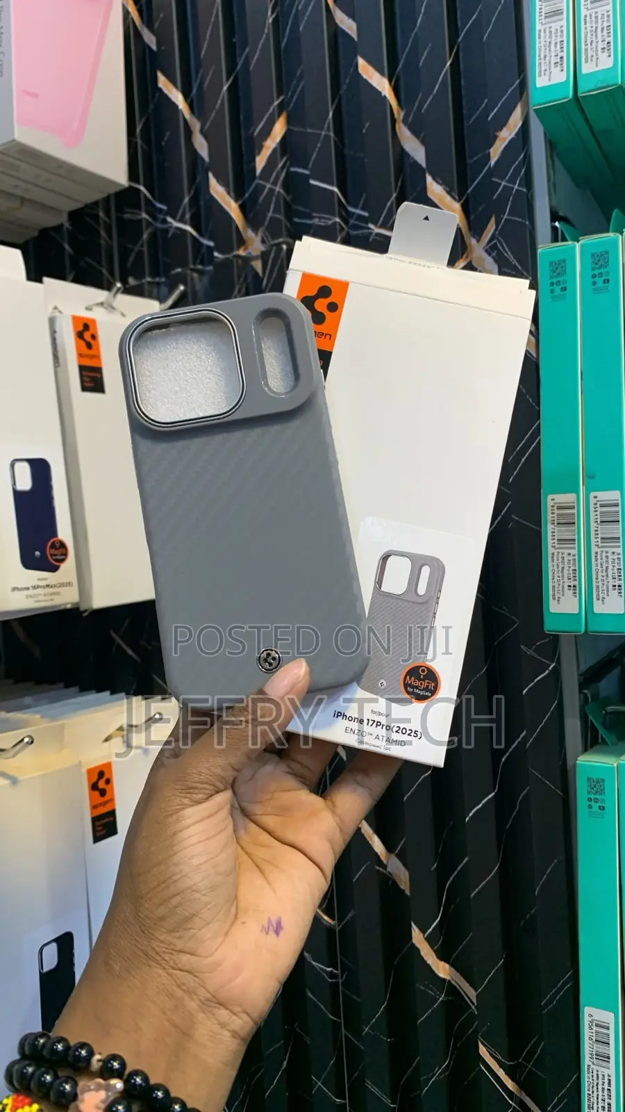 Spigen MagFit Case for iPhone 17 Pro a Black Woven Aramid Fiber