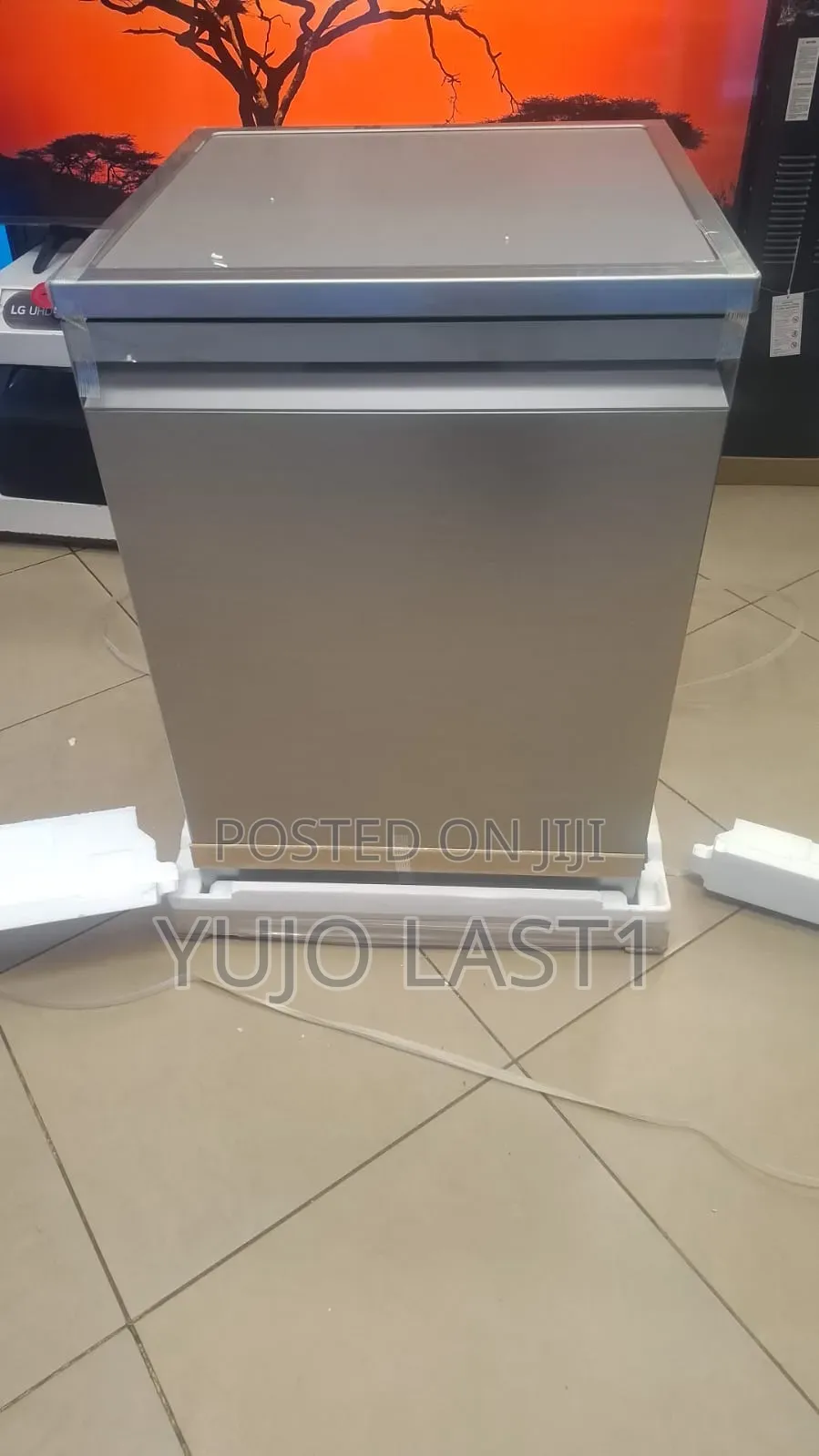 Samsung 9.2L Freestanding Dishwasher: DW60BG750FSL