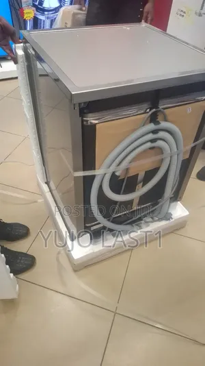 Samsung 9.2L Freestanding Dishwasher: DW60BG750FSL