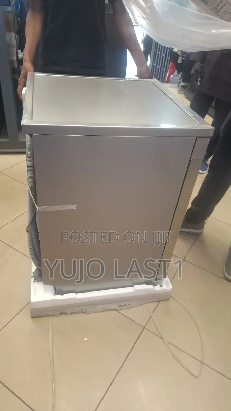 Samsung 9.2L Freestanding Dishwasher: DW60BG750FSL