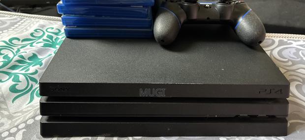 Play Station 4 Pro - thumbnail 4