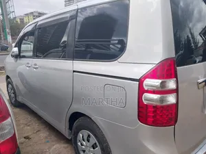 Toyota Noah 2012 Silver