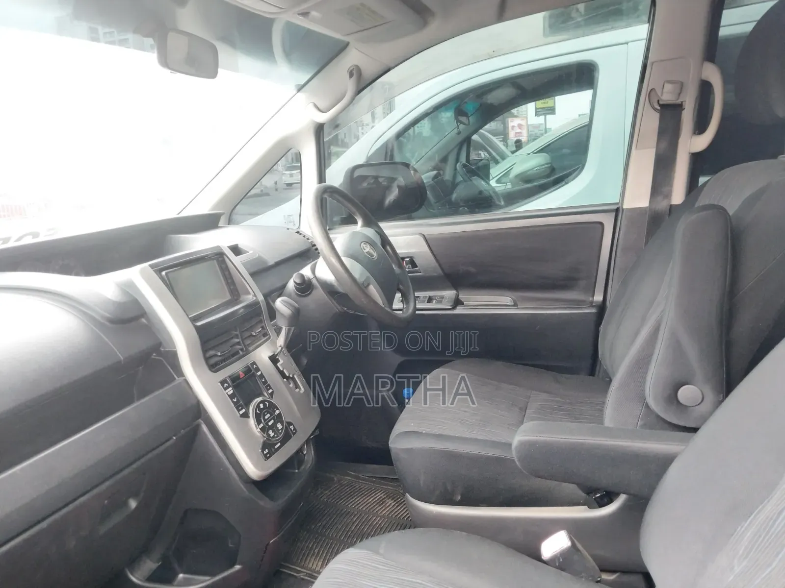 Toyota Noah 2012 Silver