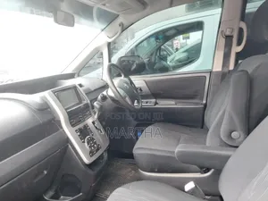 Toyota Noah 2012 Silver