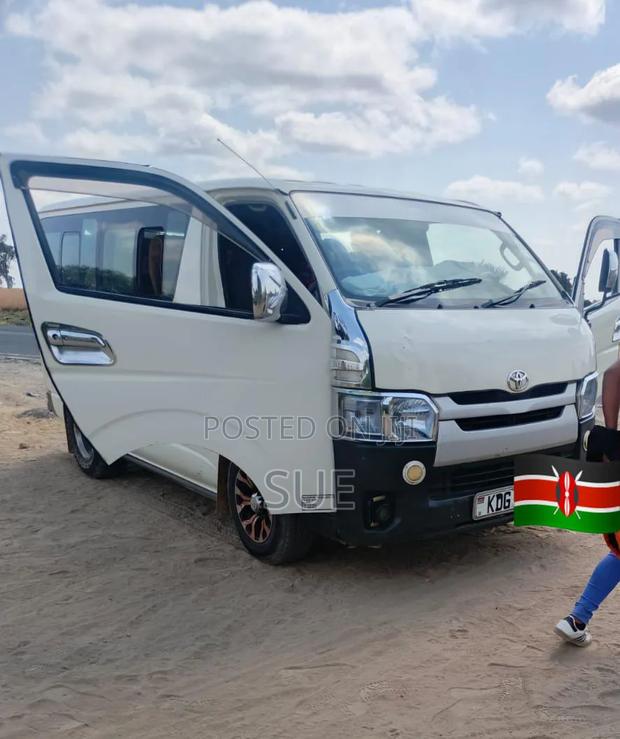 Toyota HiAce 2014 White