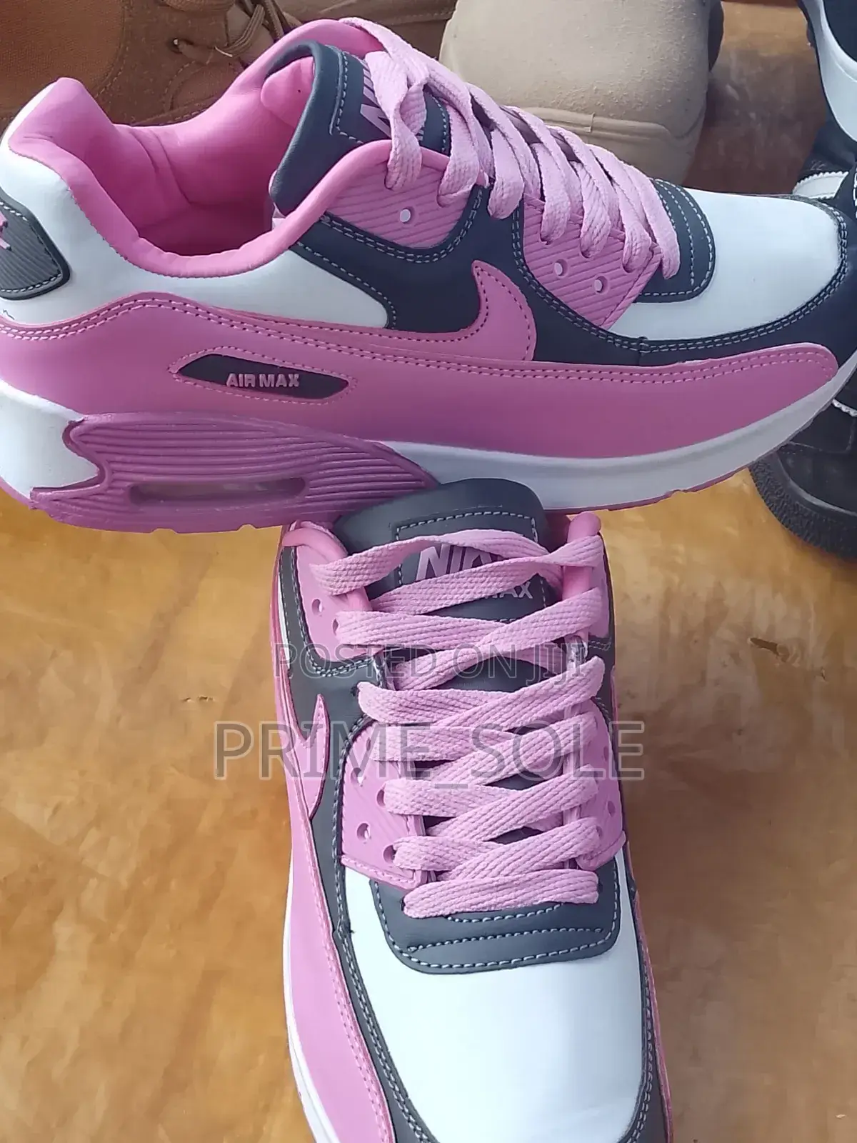 Ladies Snakers