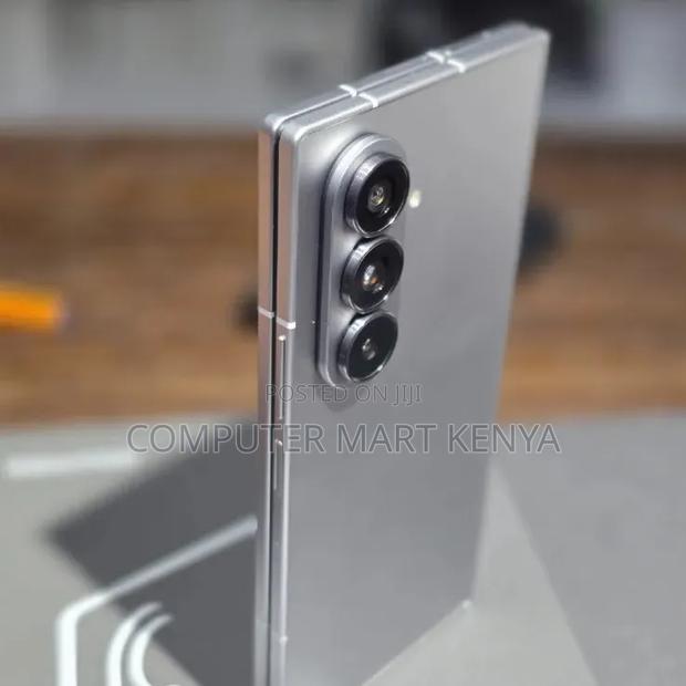 New Samsung Galaxy Z Fold7 512 GB Silver - thumbnail 2