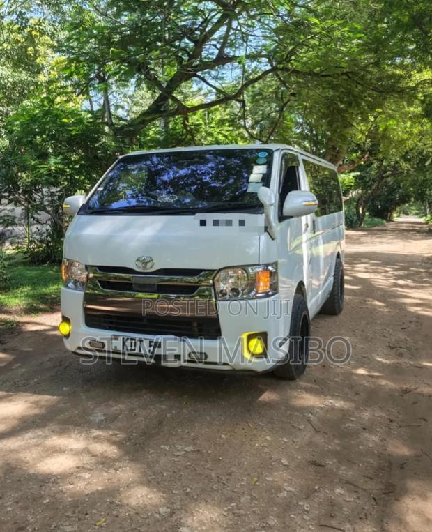 Toyota HiAce 2019 White