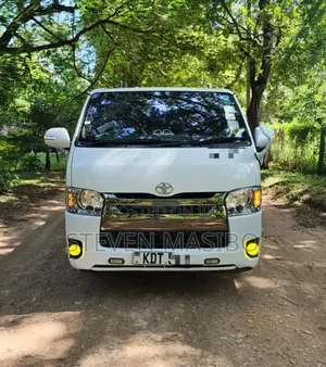 Toyota HiAce 2019 White