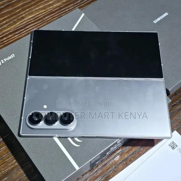New Samsung Galaxy Z Fold7 512 GB Silver - thumbnail 3