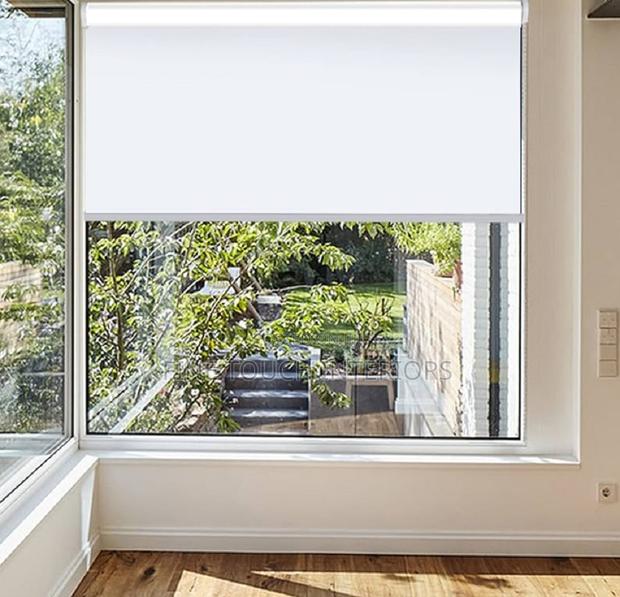 Easy-to-Clean Sunscreen Window Blinds