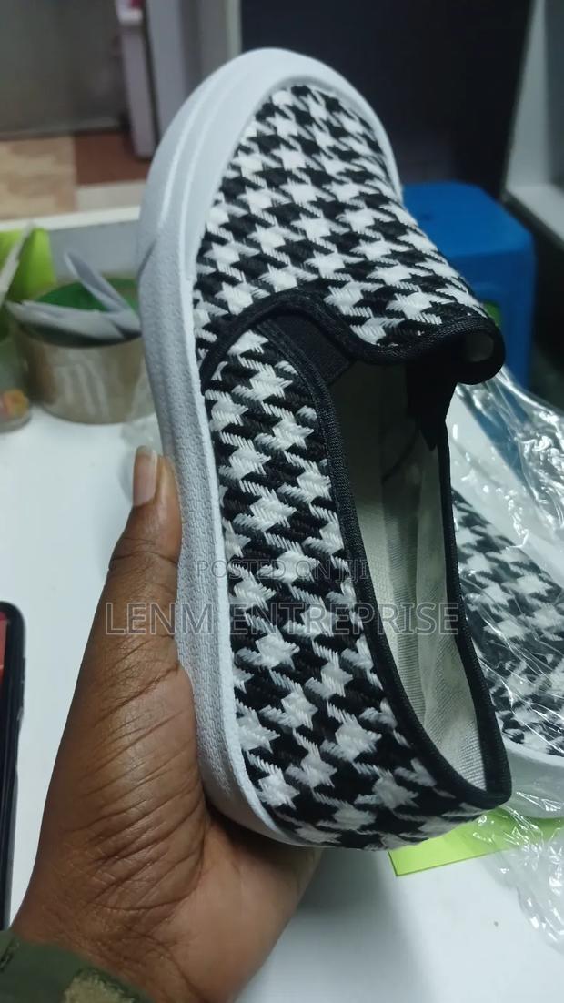 Lady's Sneakers - thumbnail 2