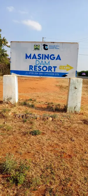 Kivaa,masaku Shopping Centre Alomg Kanyonyo Embu Road