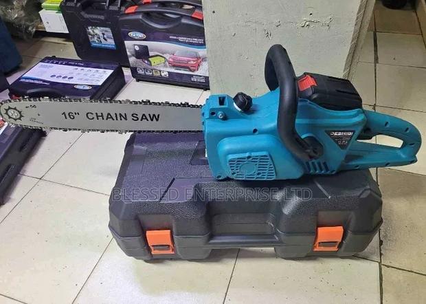 16 Inch Makita Cordless Chainsaw Machine - main view