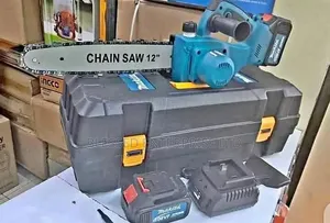 Portable Cordless Makita Chainsaw Machine