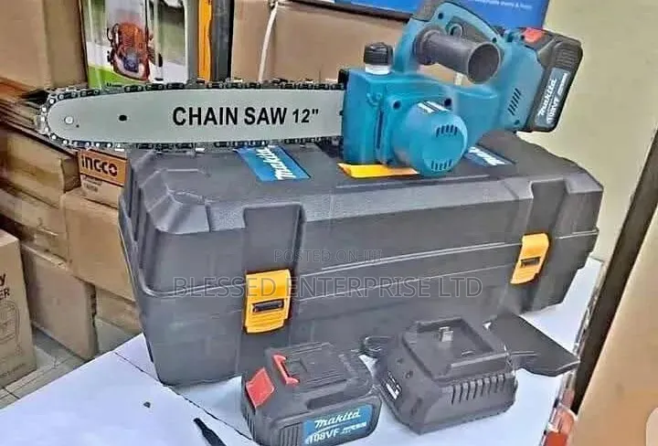 Portable Cordless Makita Chainsaw Machine