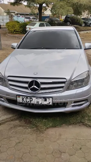 Mercedes-Benz C200 2011 Silver