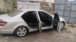 Mercedes-Benz C200 2011 Silver