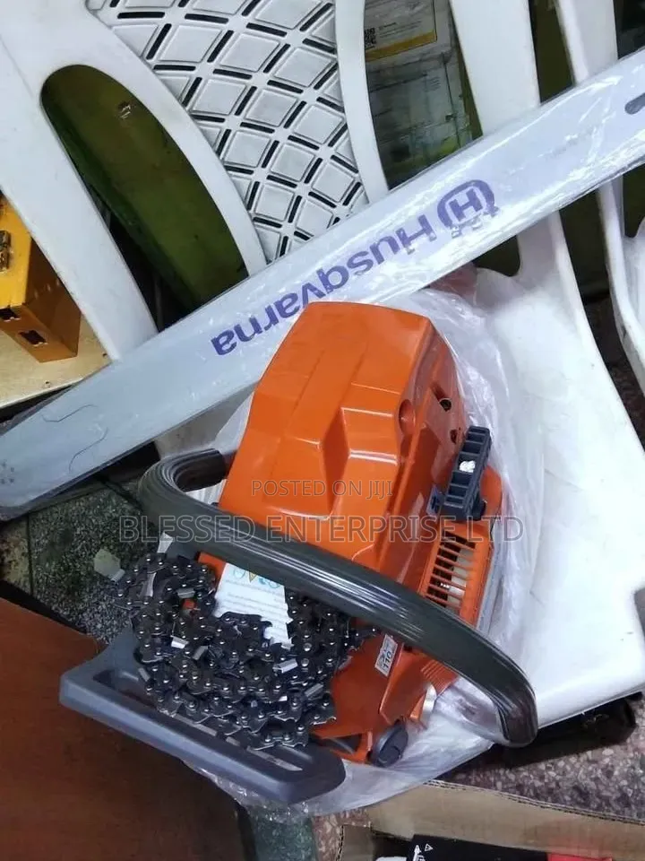 Easy to Use Husquvarna Chainsaw Machine Gasoline