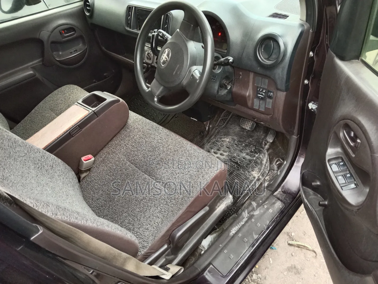 Toyota Passo 2013 Maroon