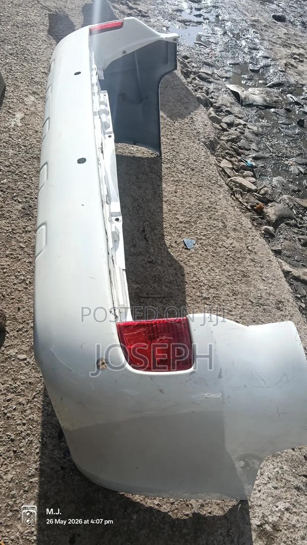 V8 200 Series Rear Bumper 2010 With Bumper Gurnish With Reflectors - thumbnail 3