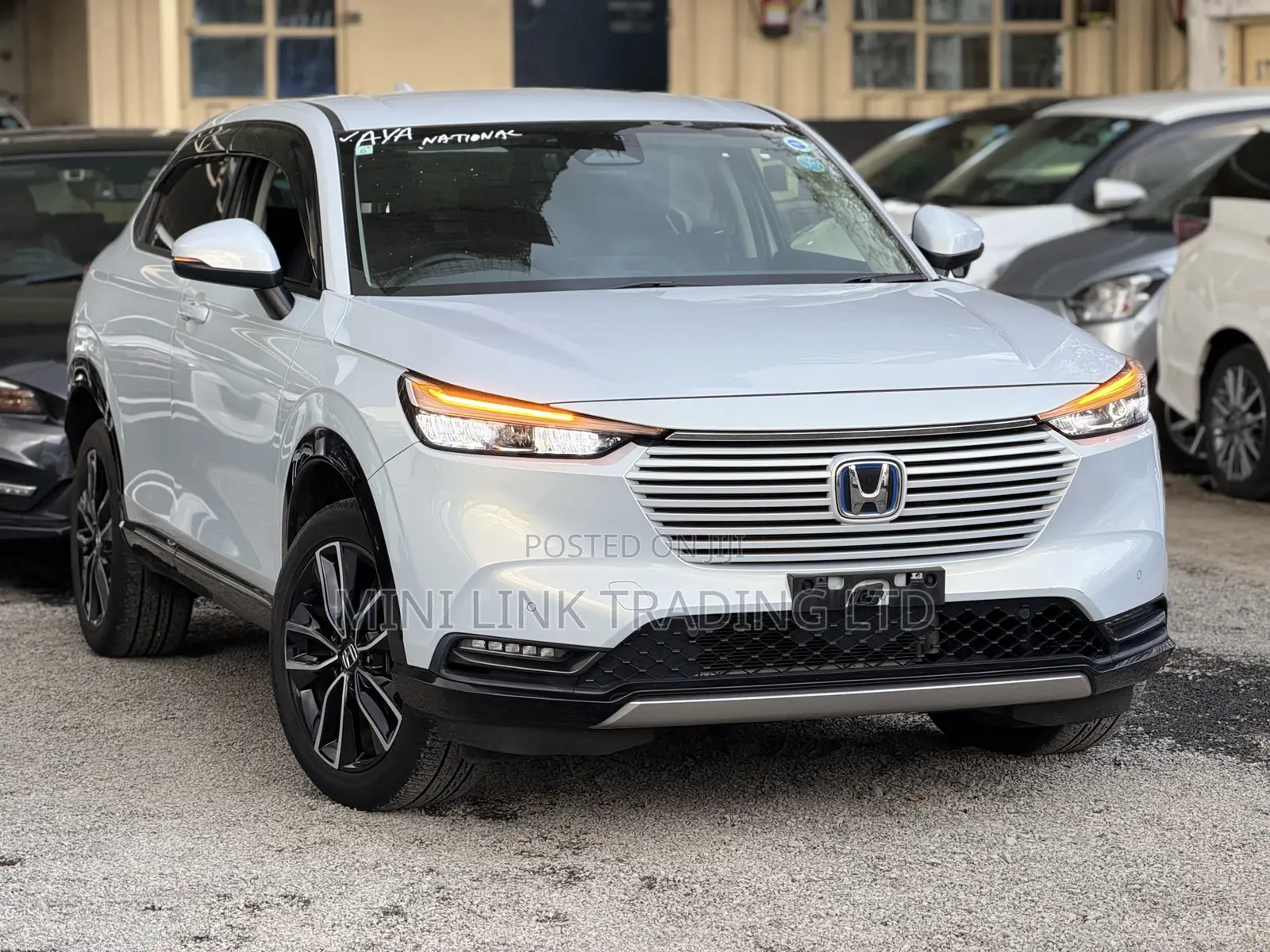 Honda Vezel 1.5 Hybrid 4WD 2021 Off white