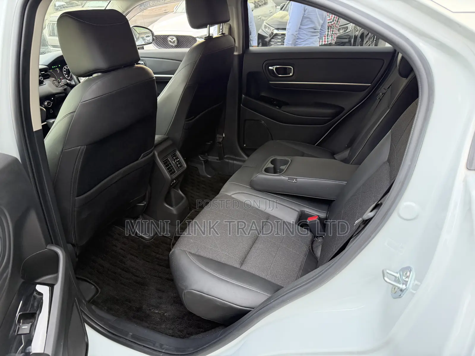 Honda Vezel 1.5 Hybrid 4WD 2021 Off white