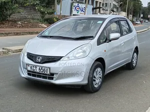 Honda Fit 5D Sport 2013 Silver