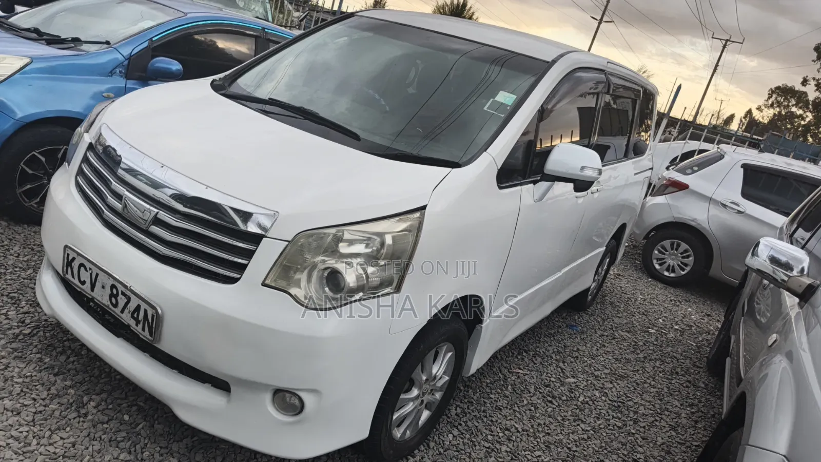Toyota Noah 2012 White