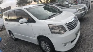 Toyota Noah 2012 White