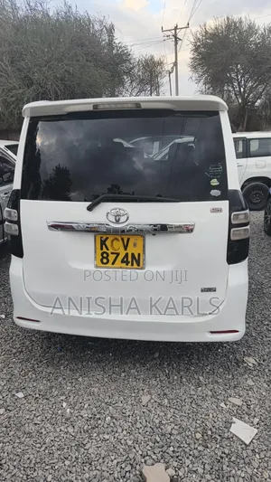 Toyota Noah 2012 White