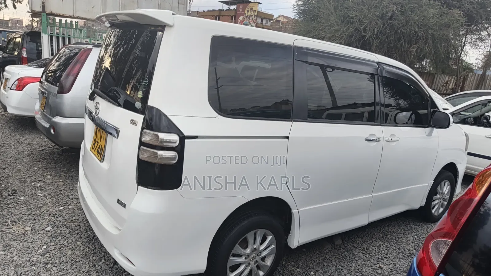 Toyota Noah 2012 White
