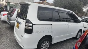 Toyota Noah 2012 White