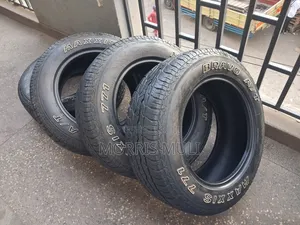 235/65r17 Maxxis