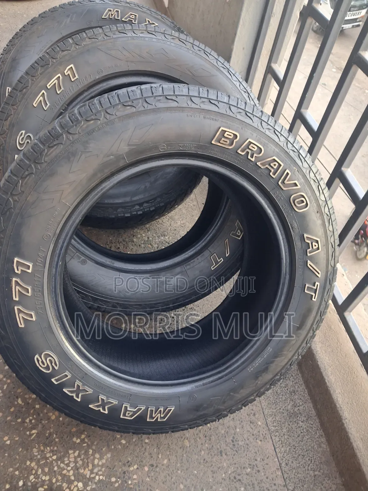 235/65r17 Maxxis