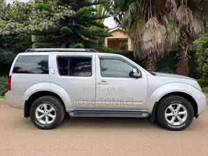 Nissan Pathfinder 2013 Silver
