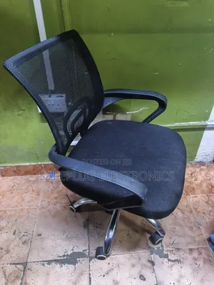 Black Mesh Computer Chair With Arm Support