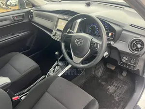 Toyota Corolla Fielder 1.5 Hybrid FWD 2019 White