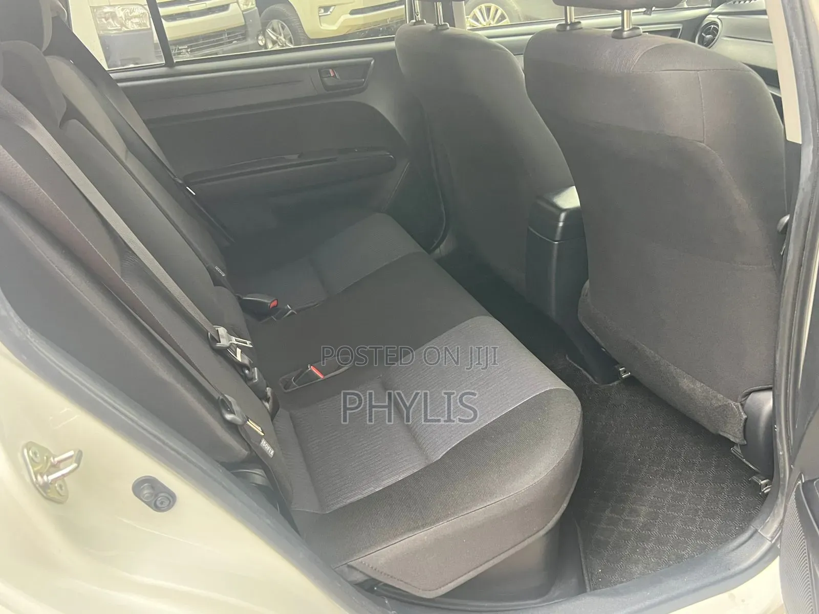 Toyota Corolla Fielder 1.5 Hybrid FWD 2019 White
