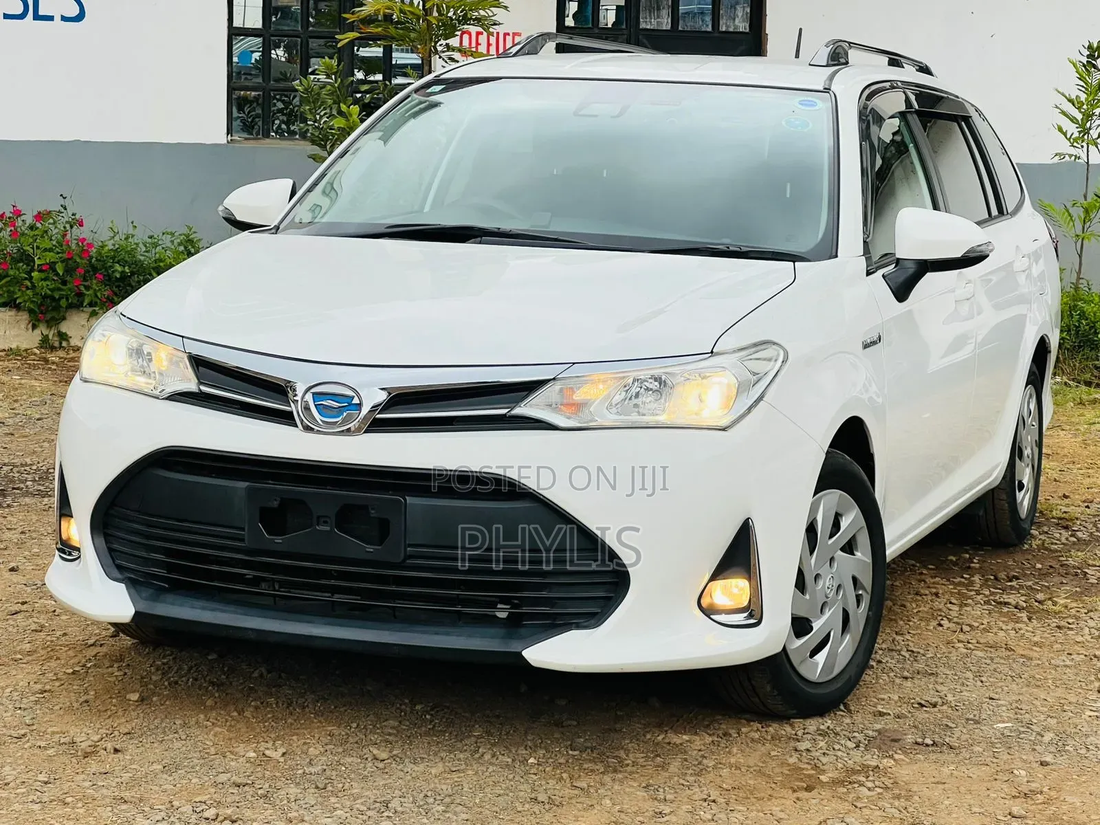 Toyota Corolla Fielder 1.5 Hybrid FWD 2019 White
