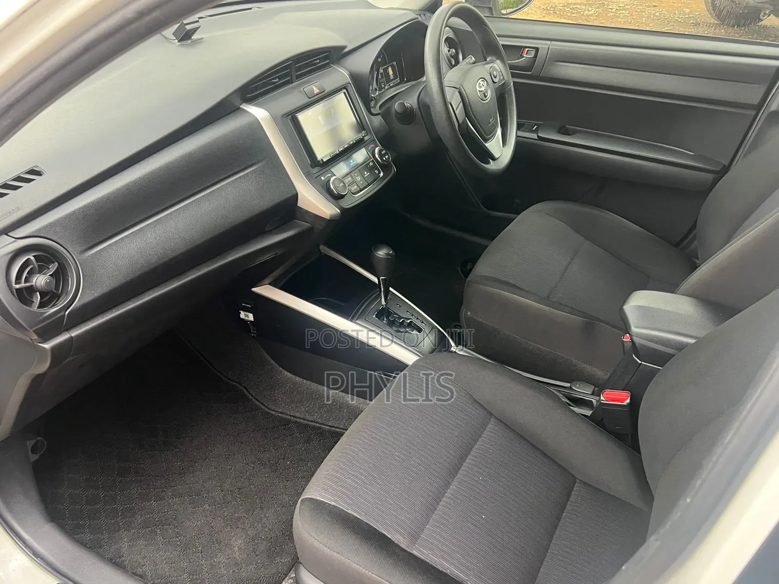 Toyota Corolla Fielder 1.5 Hybrid FWD 2019 White