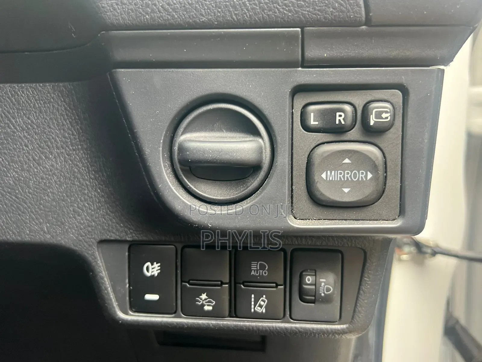 Toyota Corolla Fielder 1.5 Hybrid FWD 2019 White